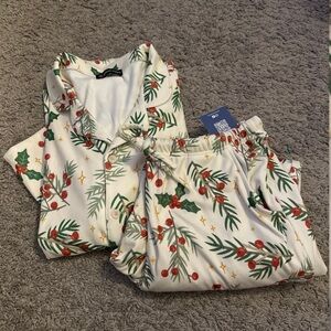 Festive Women's Pajama Set with Holly Design